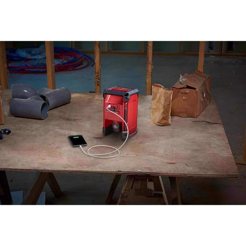 Milwaukee M12 Wireless Bluetooth Radio+Charger
