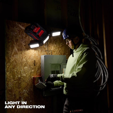 Milwaukee Tri-Panel FLD Light