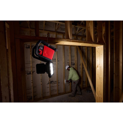 Milwaukee Tri-Panel FLD Light