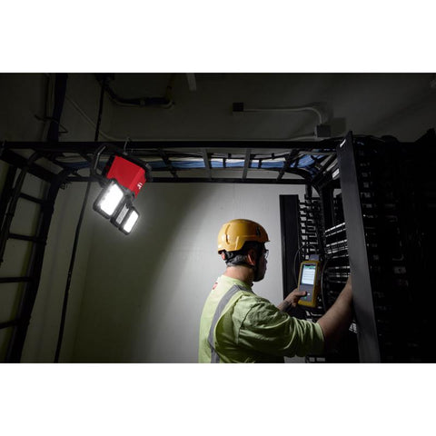 Milwaukee Tri-Panel FLD Light