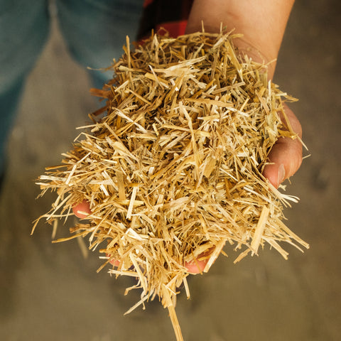 HealthiStraw FarmStraw Premium Animal Bedding, Coarse Cut – 3 cu ft (25lb) Expands up to 10+ cu ft