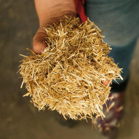 HealthiStraw FarmStraw Premium Animal Bedding, Fine Cut – 3 cu ft (25lb) Expands up to 10+ cu ft